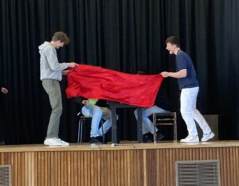 Impro-Theater in Klasse 9 – ein Theaterkurs